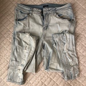 Super distressed jeans